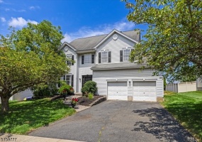 12 Heron Dr, Washington Twp., 4 Bedrooms Bedrooms, 10 Rooms Rooms,3.1 BathroomsBathrooms,Residential,Heron Dr,5159777
