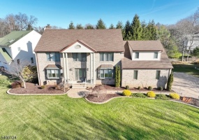602 Mill Run, Paramus Boro, *, 5 Bedrooms Bedrooms, 10 Rooms Rooms,3.1 BathroomsBathrooms,Residential,Mill Run,5400124