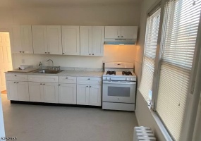 649 New Jersey Ave Unit 2, Lyndhurst Twp., *, 2 Bedrooms Bedrooms, 6 Rooms Rooms,1 BathroomBathrooms,Rental,For Sale,New Jersey Ave Unit 2,5262959