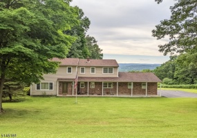 9 Hillsdale Dr, Vernon Twp., *, 4 Bedrooms Bedrooms, 8 Rooms Rooms,1.1 BathroomsBathrooms,Rental,For Sale,Hillsdale Dr,5315582