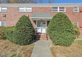 15 Plaza Rd, Fair Lawn Boro, *, 2 Bedrooms Bedrooms, 4 Rooms Rooms,1 BathroomBathrooms,Residential,15-00,Plaza Rd,5325655