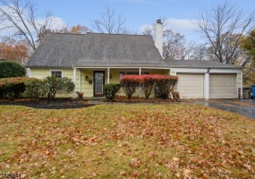 36 Heather Dr, Franklin Twp., *, 4 Bedrooms Bedrooms, 8 Rooms Rooms,2 BathroomsBathrooms,Residential,Heather Dr,5325841