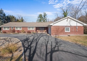 4 Church Ln, Montville Twp., *, 4 Bedrooms Bedrooms, 11 Rooms Rooms,3.1 BathroomsBathrooms,Residential,Church Ln,5325674