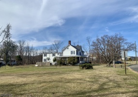 41 Bonetown Rd, Raritan Twp., *, 4 Bedrooms Bedrooms, 10 Rooms Rooms,2.1 BathroomsBathrooms,Residential,Bonetown Rd,5264919
